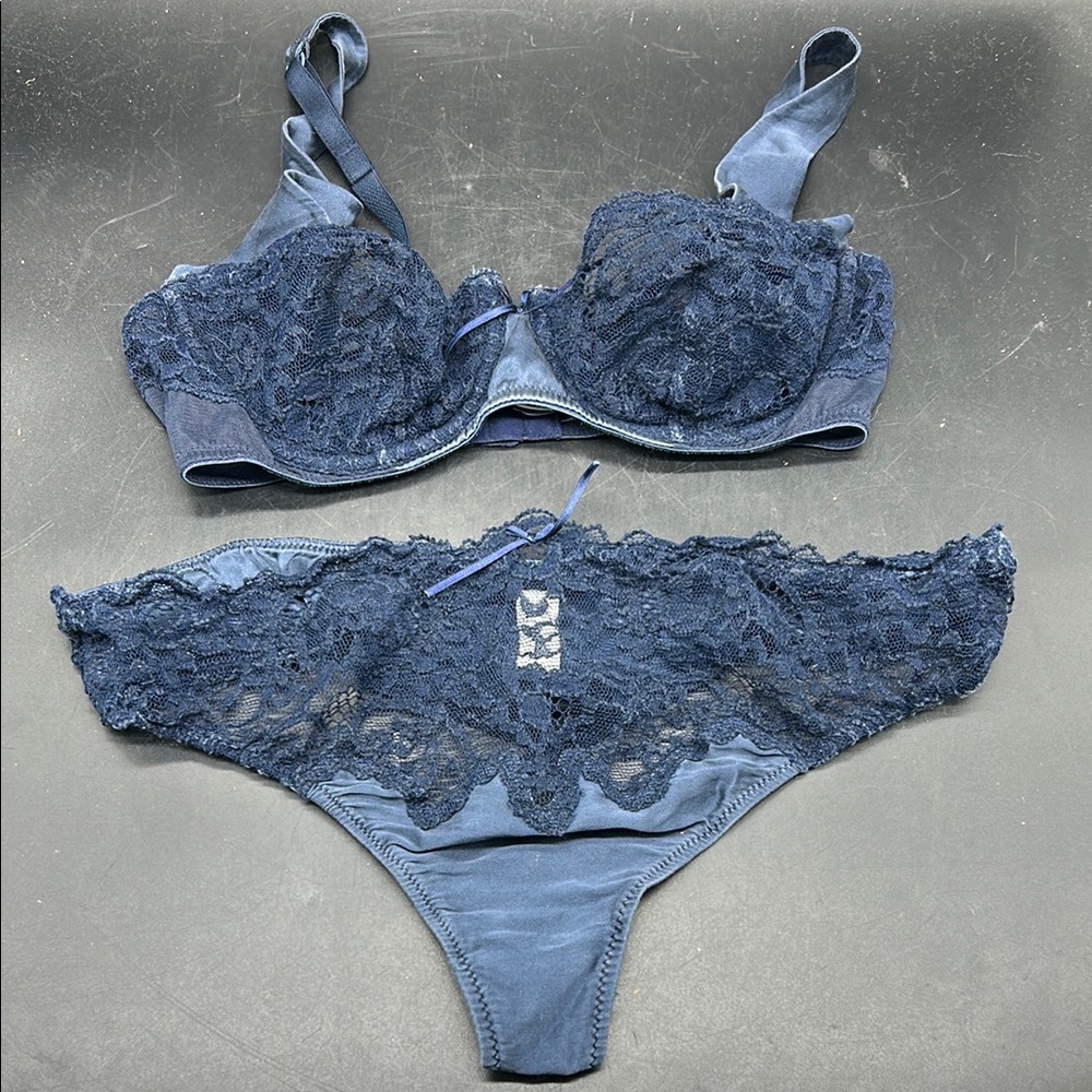 La Perla Navy Blue Lace Underwire Bra &.Thong